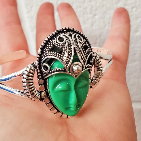 New Carved Agate Goddess Face 925 Silver Cuff Bracelet. - Picture 3 of 8